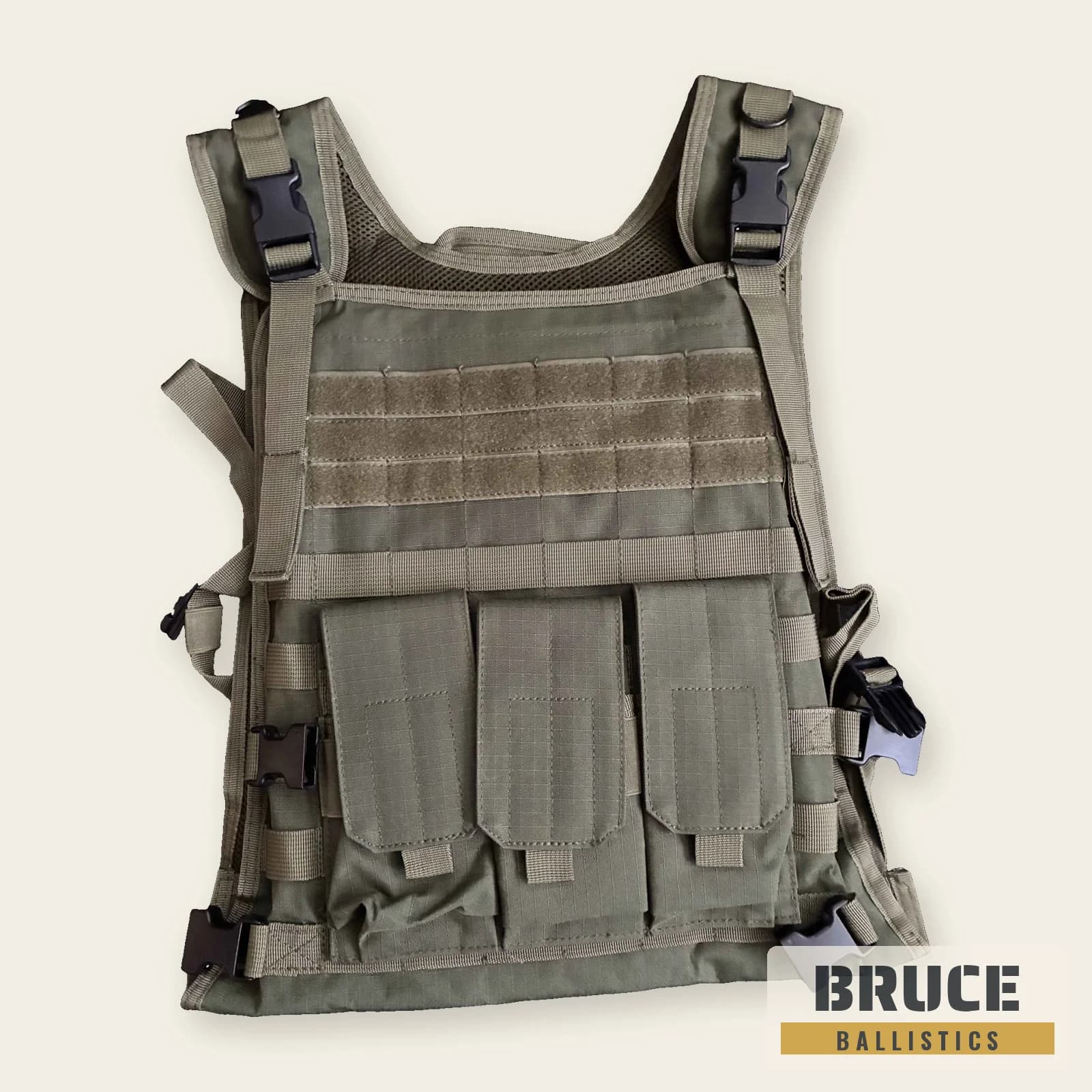 MOLLE tactical vest in ranger green, front: triple rifle magazine pouch, utility pouches, MOLLE webbing and quick-release shoulder buckles